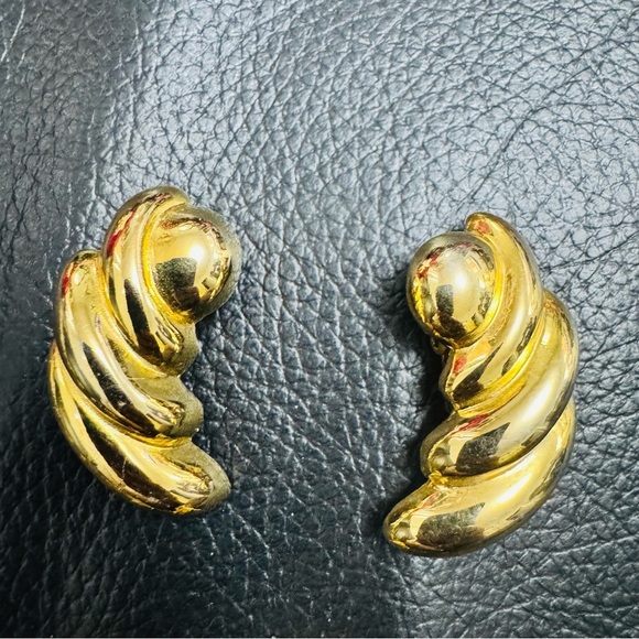 Custom jewelry lot Gold and Cream Textured Earrings - Picture 5 of 6